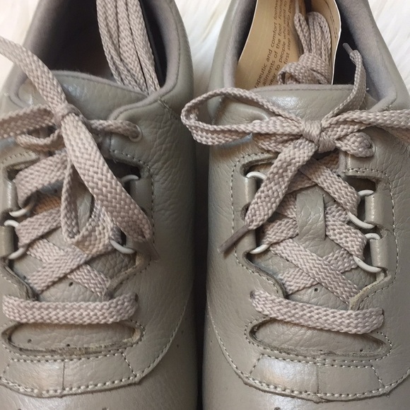 P. W. Minor clay color therapeutic shoes. NWT. - Picture 3 of 9